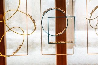 Kunst in de openbare ruimte - artikel 1 grondwet - kunstwerk close up